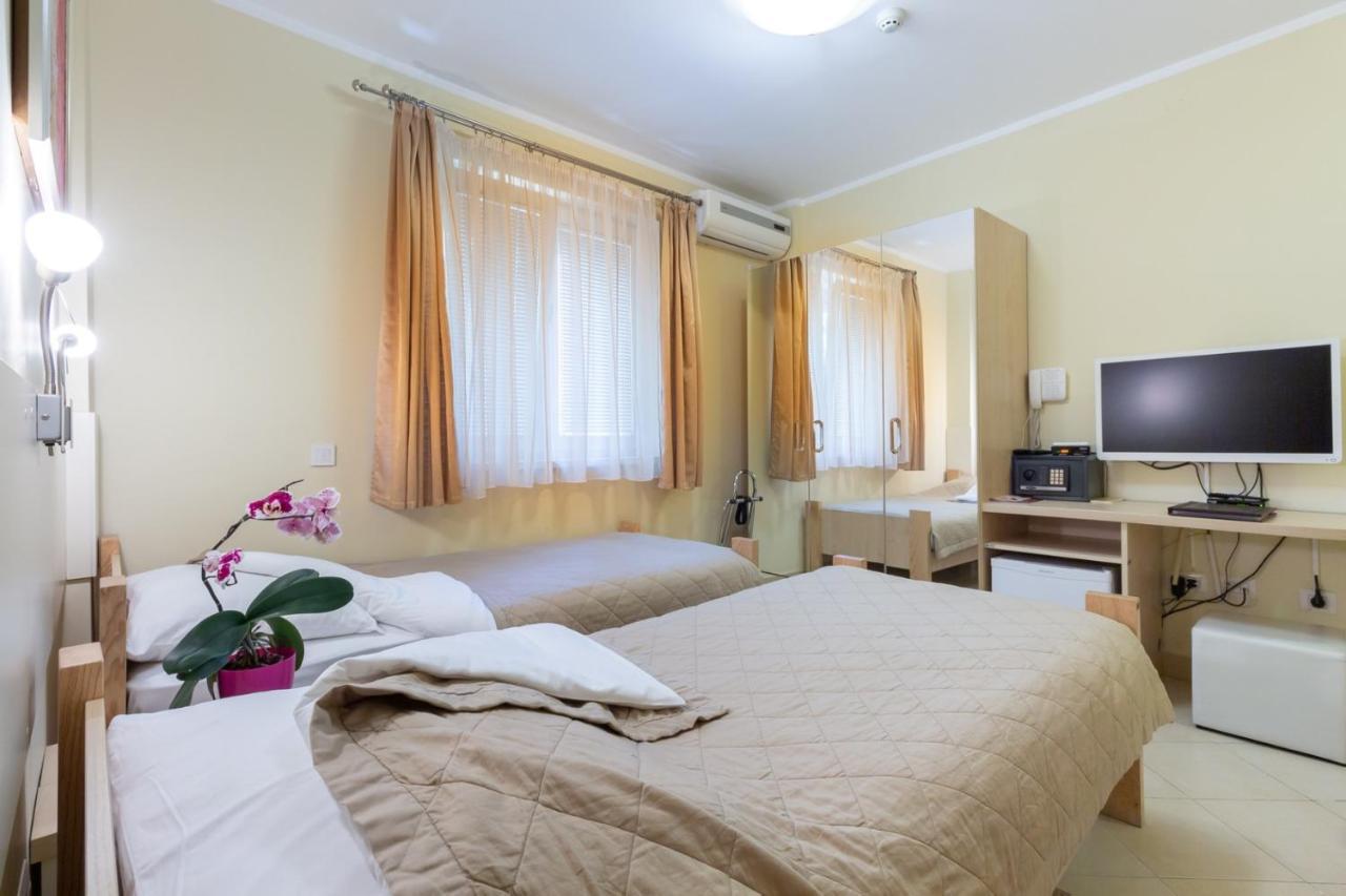 Wing Club Hotel Jagodina Extérieur photo