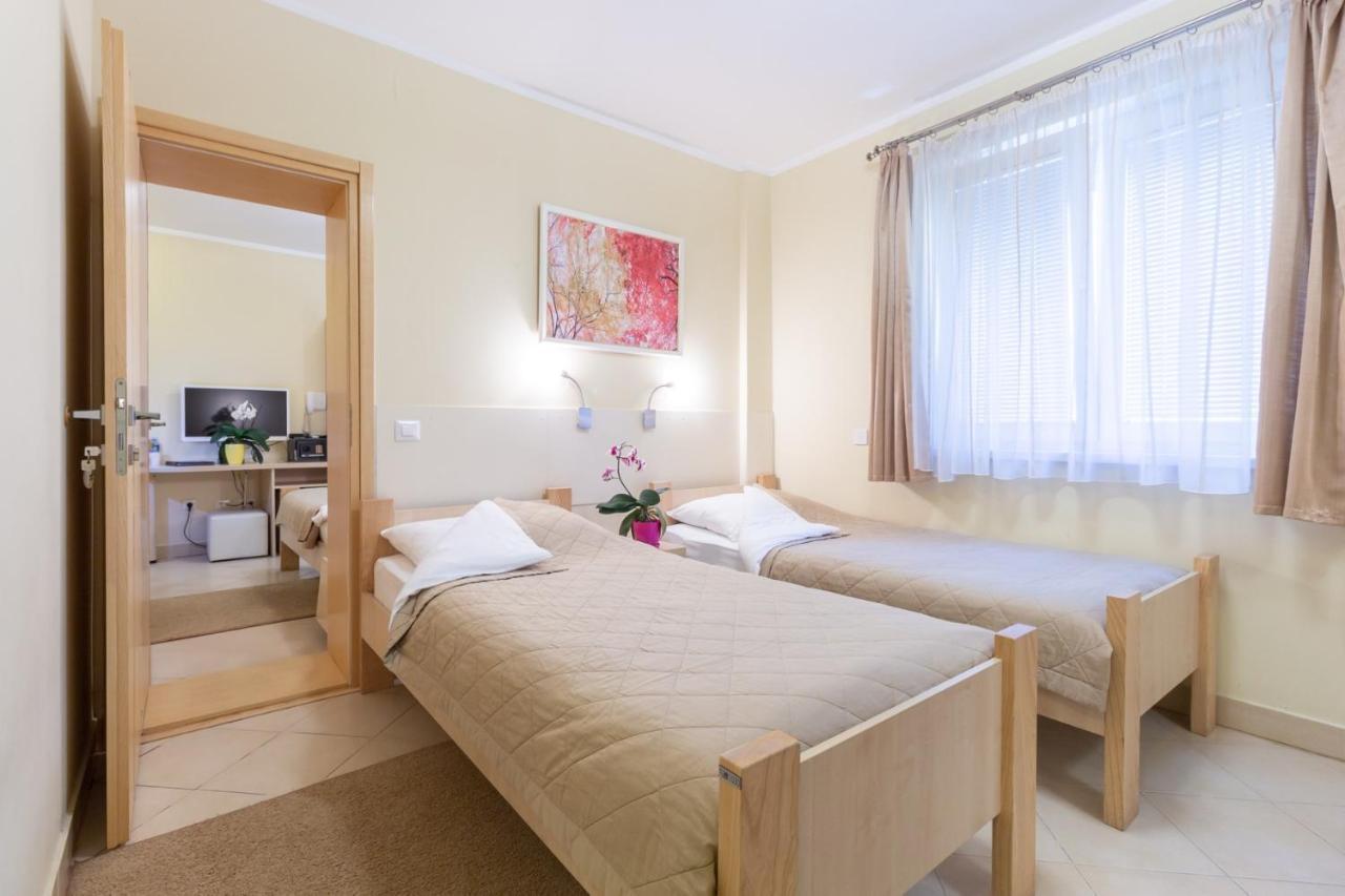 Wing Club Hotel Jagodina Extérieur photo